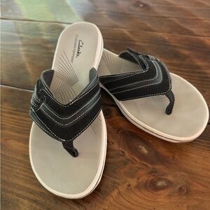 Clarks Flip Flops Cloudsteppers. White.Black Velcro. Size 8